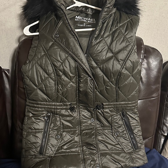 Michael Kors Quilted Vest with Faux Fur - Dark Green - Picture 4 of 7
